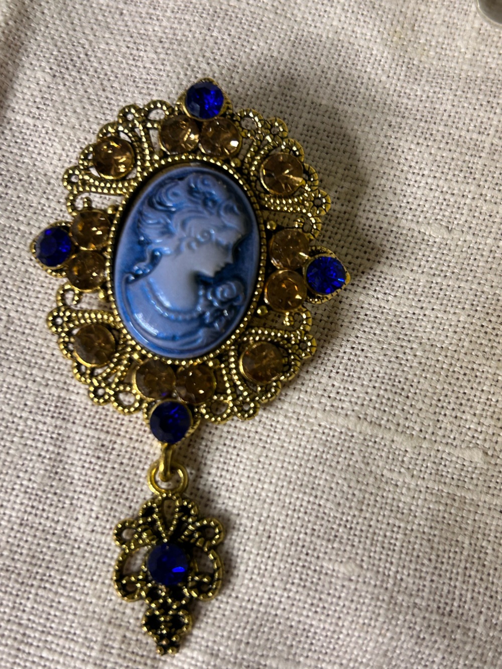Vintage-Style Blue Cameo brooch